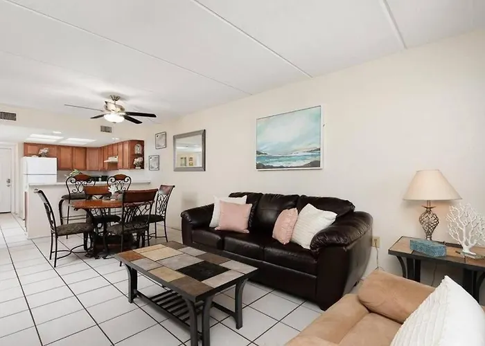 2 Bed 2 Bath Condo By Beach With Resort Pool