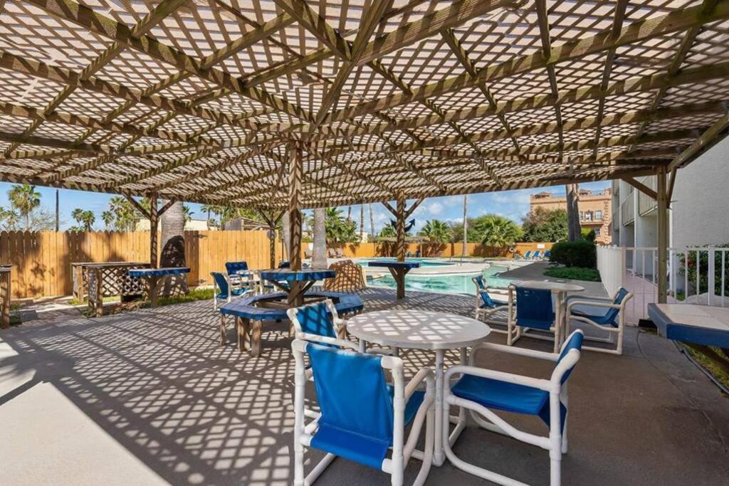 2 Bed 2 Bath By With Pool Hébergement de vacances South Padre Island